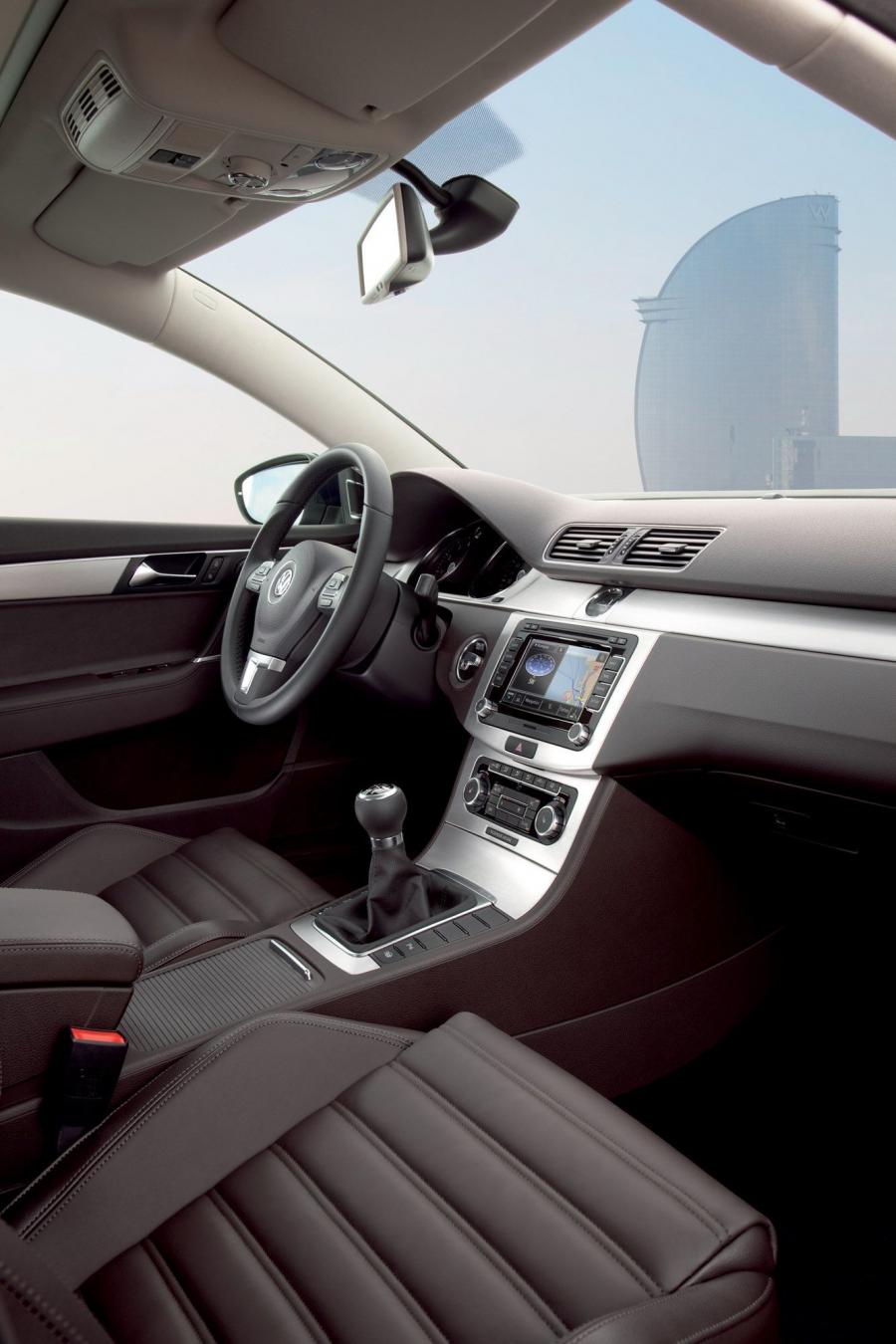  Volkswagen Passat 2010 года  (фото 34 из 37)